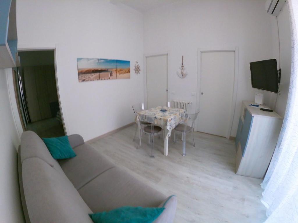 A television and/or entertainment centre at La casetta di Gaeta