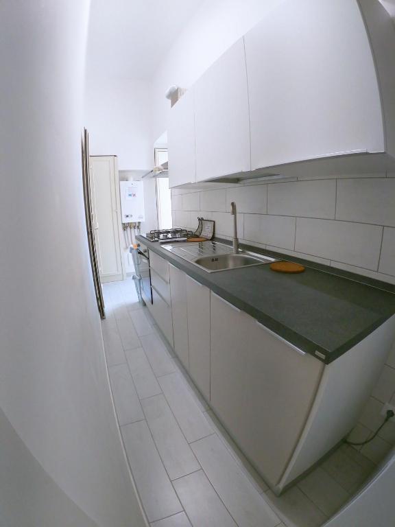 A kitchen or kitchenette at La casetta di Gaeta