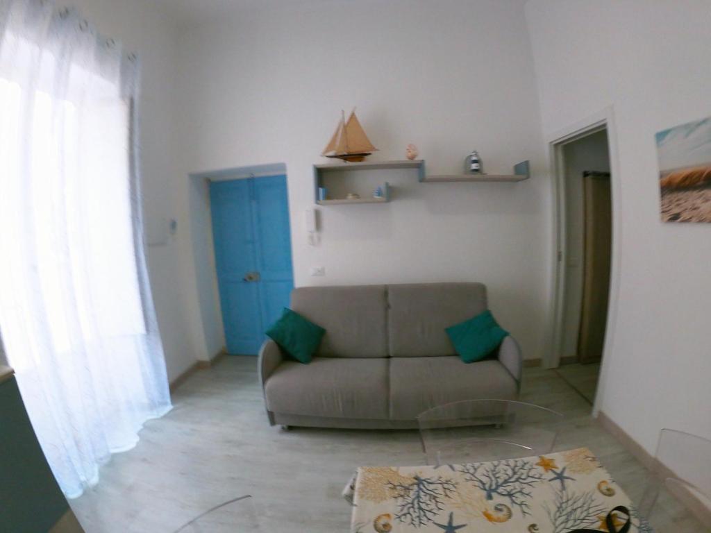 A seating area at La casetta di Gaeta