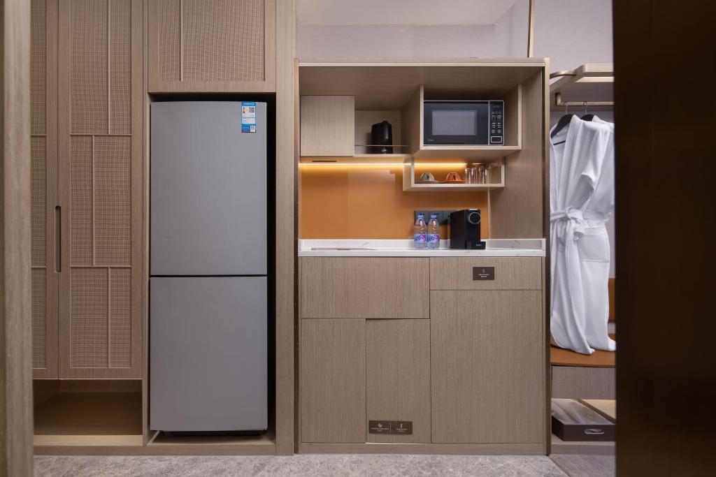 Kuchyň nebo kuchyňský kout v ubytování Home2 Suites By Hilton Wuhan Hankou Railway Station