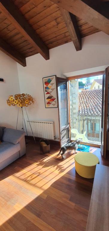 Zona d'estar a CAL TRANQUIL Camprodon, acollidor àtic al centre
