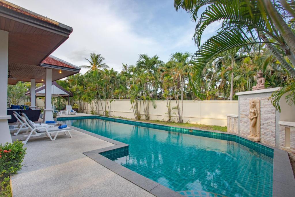 Fotografie z fotogalerie ubytování Beautiful Thai 4BR Pool Villa Fanny xxx v destinaci Rawai pláž