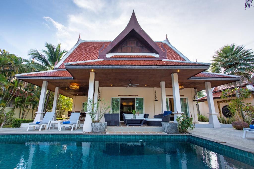 Fotografie z fotogalerie ubytování Beautiful Thai 4BR Pool Villa Fanny xxx v destinaci Rawai pláž