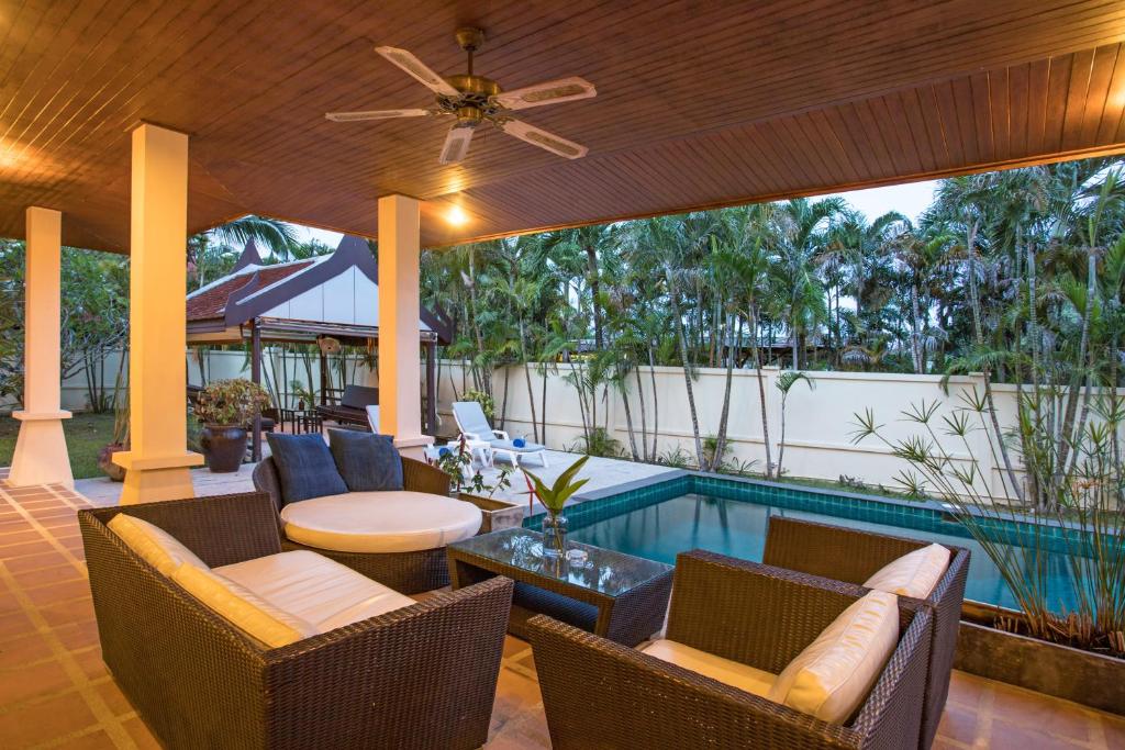 Fotografie z fotogalerie ubytování Beautiful Thai 4BR Pool Villa Fanny xxx v destinaci Rawai pláž