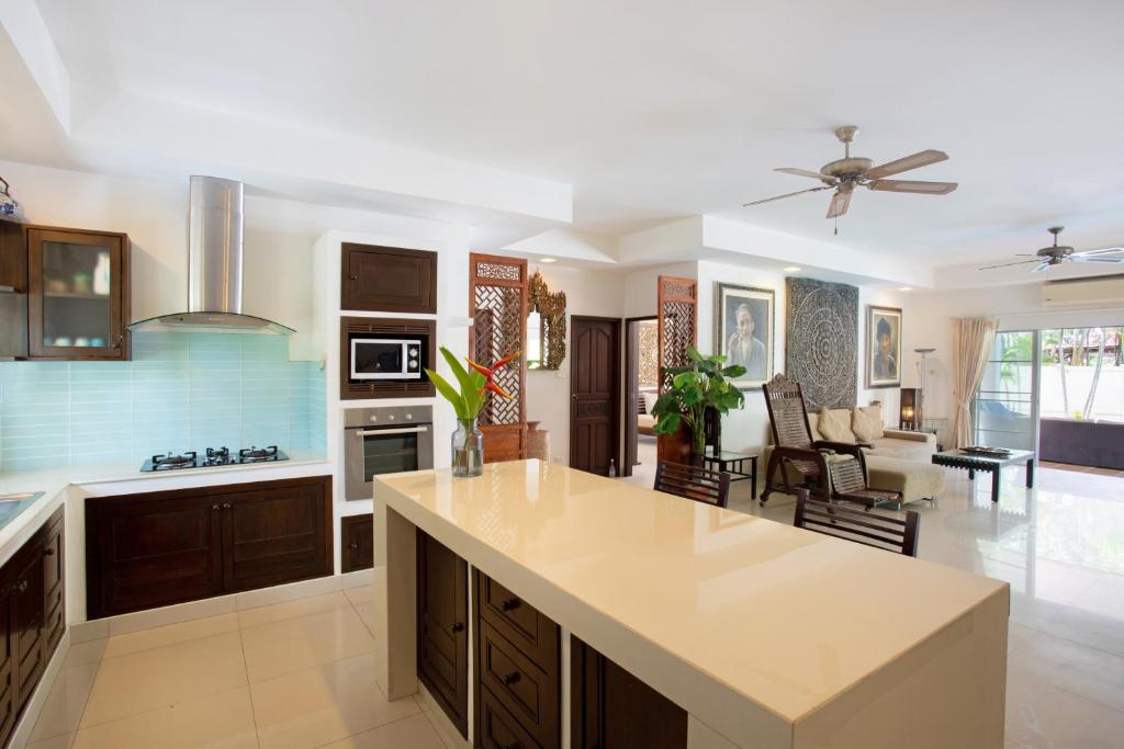 Fotografie z fotogalerie ubytování Beautiful Thai 4BR Pool Villa Fanny xxx v destinaci Rawai pláž