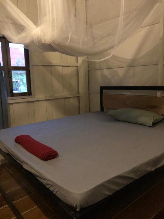 Postel nebo postele na pokoji v ubytování Macondo Mpai bay
