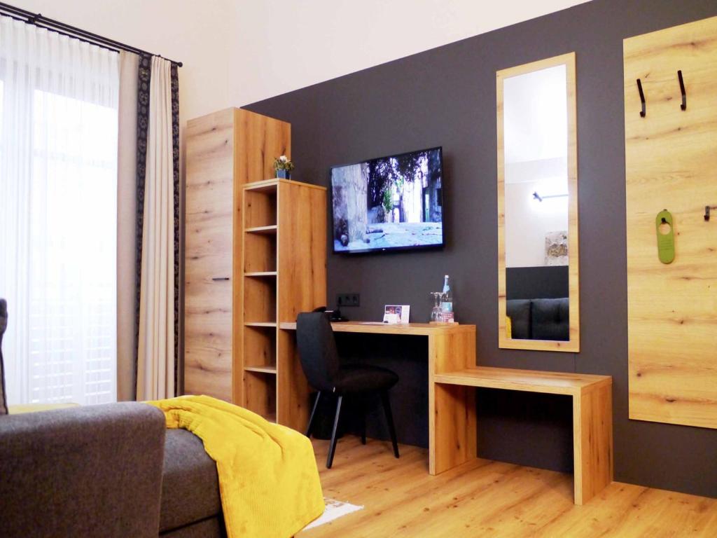 TV a/nebo společenská místnost v ubytování Da`Sporrer Hotel & Wirtshaus
