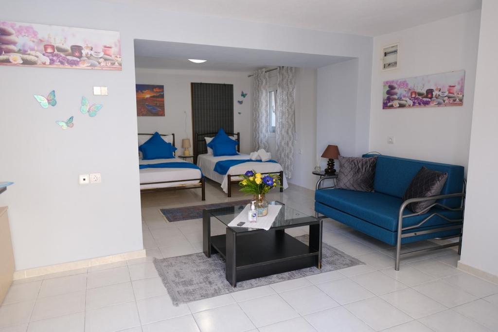 CHEZ KYRIAKI