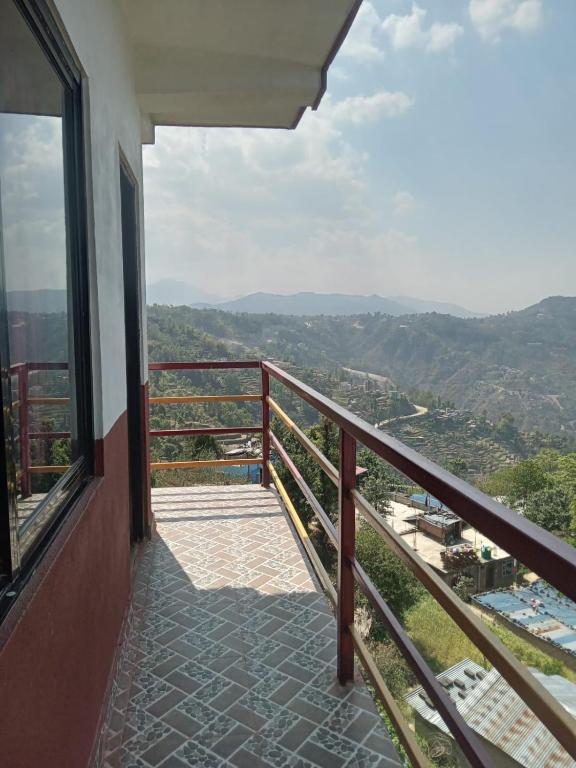 Tashidelek Guest Lodge & House - Deluxe Double Room With Balcony