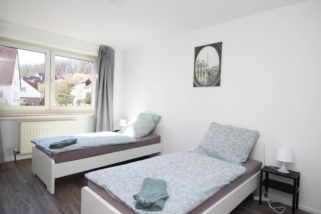 Gulta vai gultas numurā naktsmītnē Apartment with balcony in Hagen