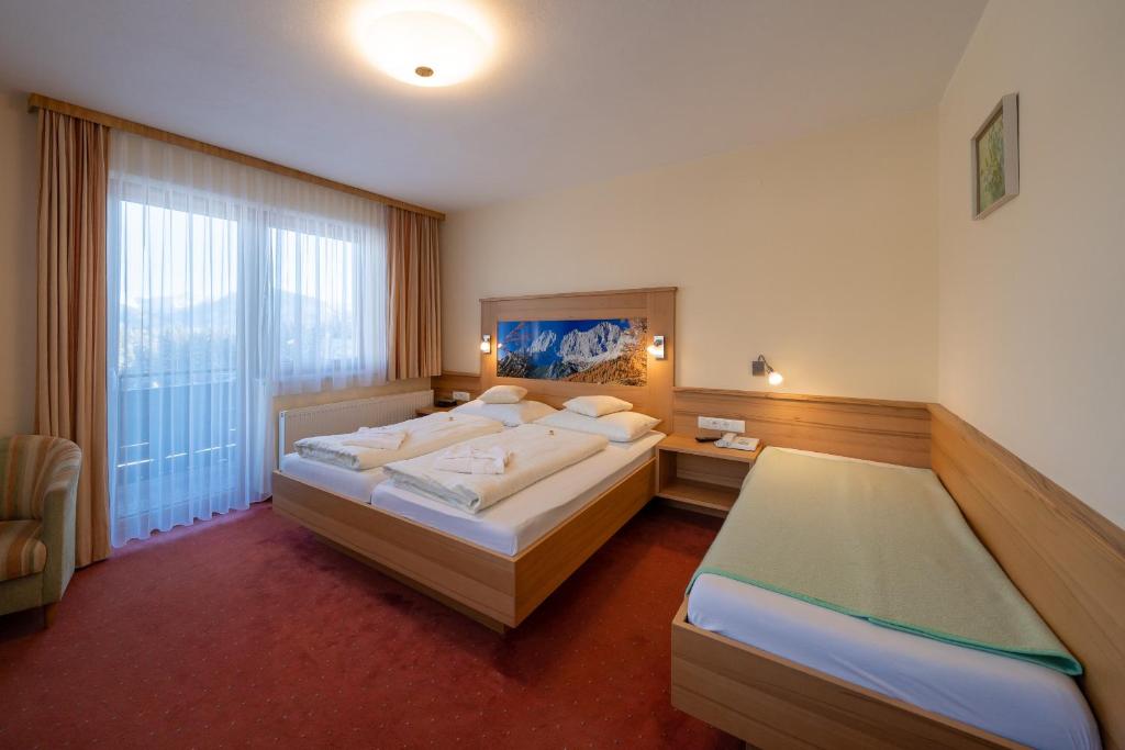 Postel nebo postele na pokoji v ubytování Hotel Tischlbergerhof