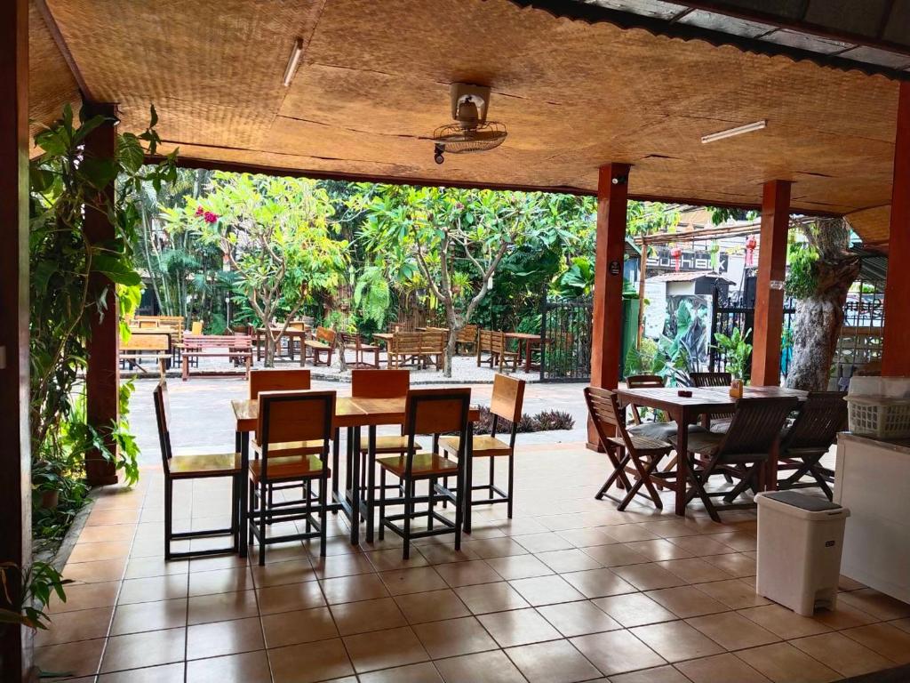 The Shire Guesthouse - Resim 4