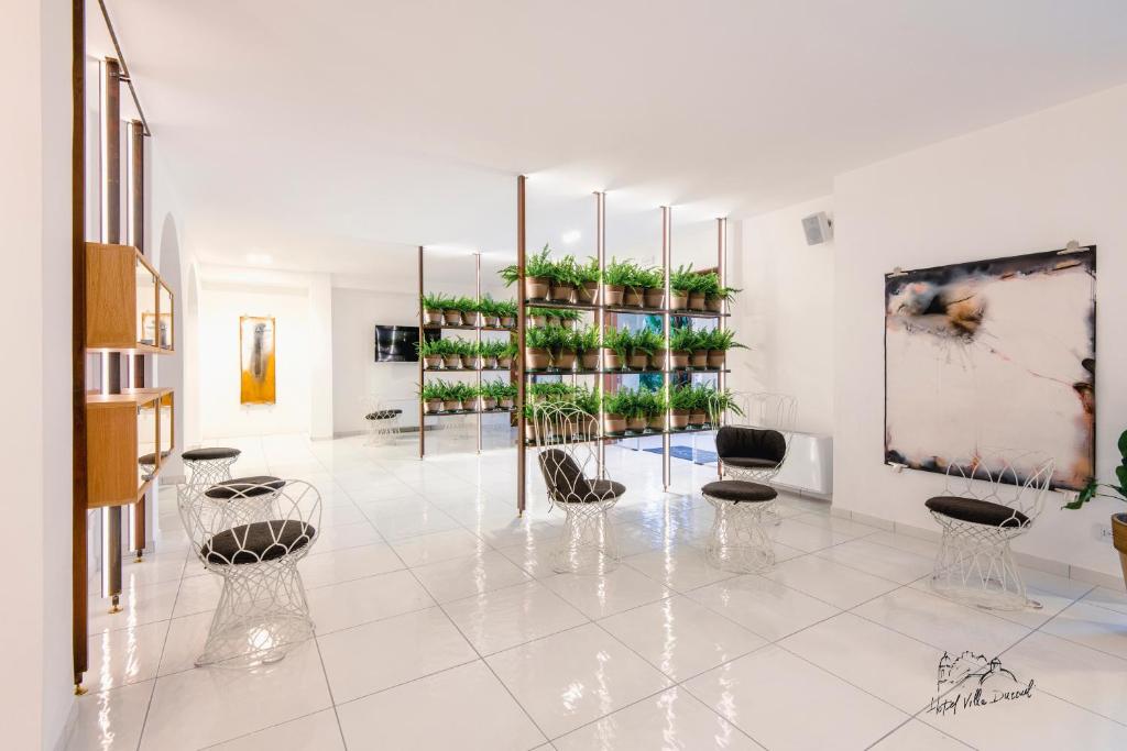 a room with chairs and plants on a wall at Hotel Villa Durrueli Resort & Spa in Ischia