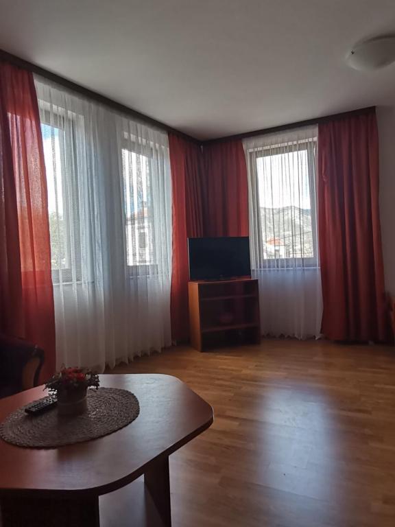 TV a/nebo společenská místnost v ubytování Apartments Stari most
