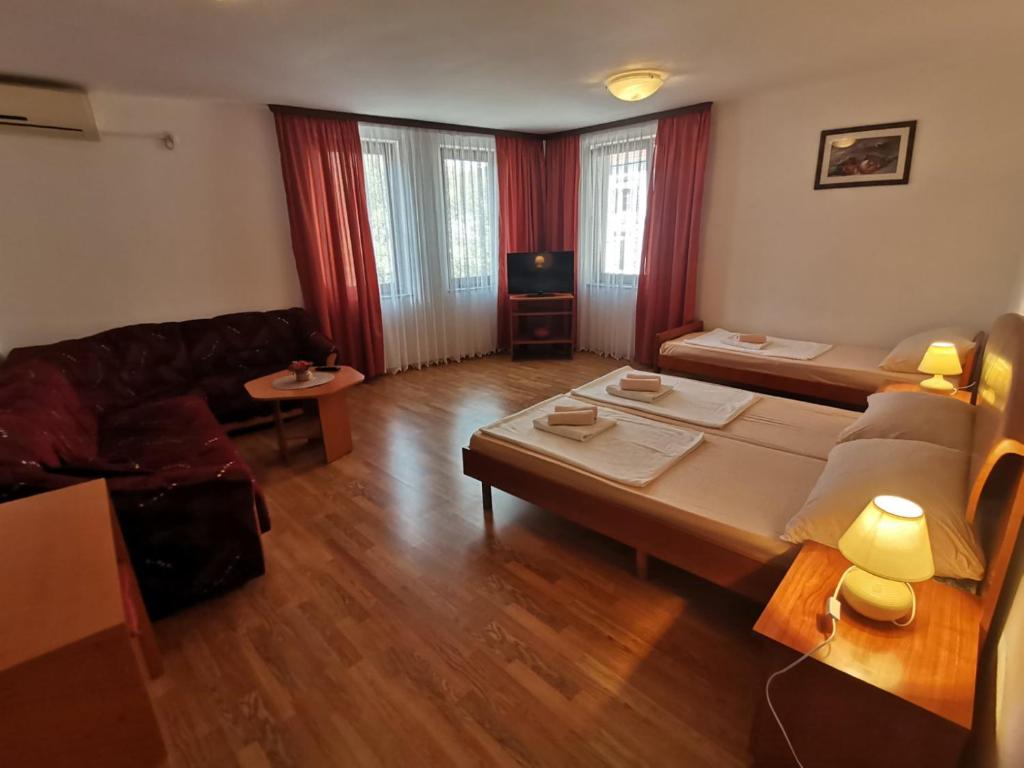 Postel nebo postele na pokoji v ubytování Apartments Stari most