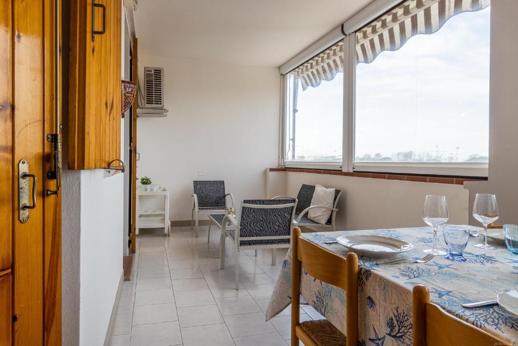 A seating area at Lido degli Estensi Terrace Apartment