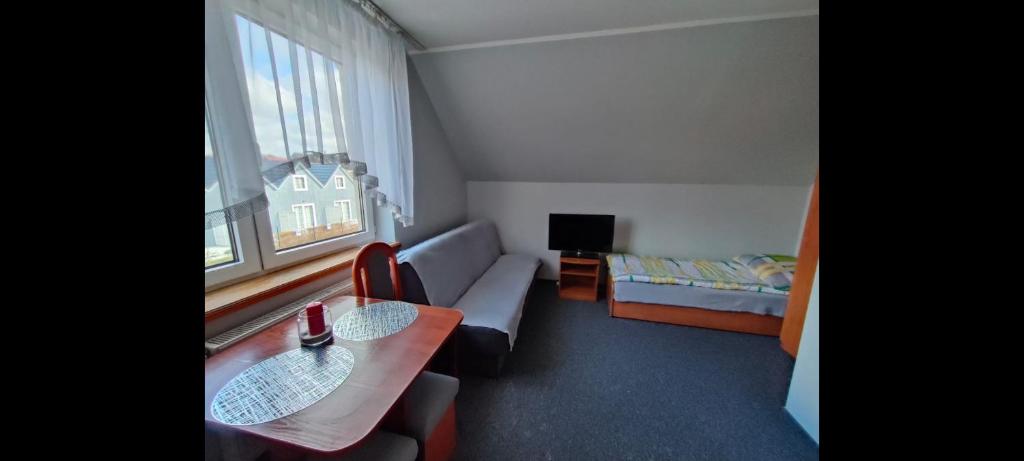 Postel nebo postele na pokoji v ubytování wczasypustkowo