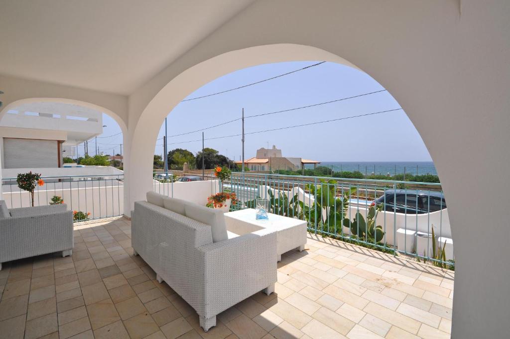 A balcony or terrace at Villa Esador by BarbarHouse