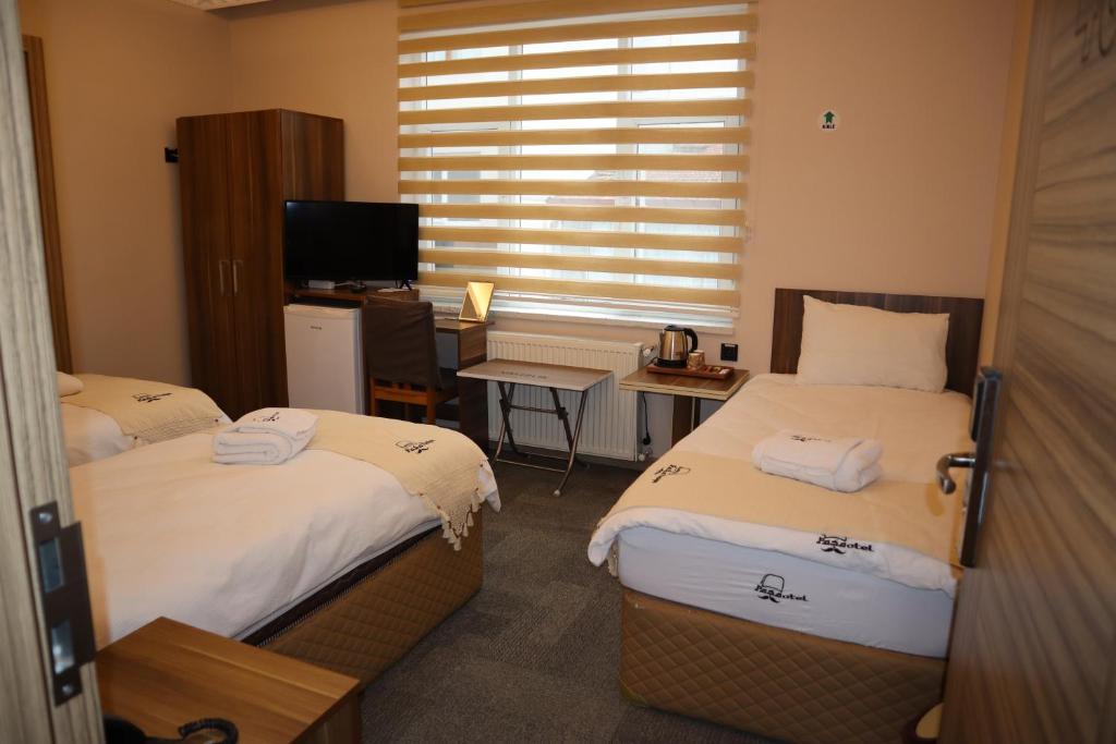 Ένα ή περισσότερα κρεβάτια σε δωμάτιο στο Osmanlı Paşa Otel- Konaklama
