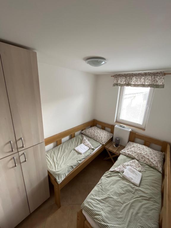 Postel nebo postele na pokoji v ubytování Sokolí hnízdo