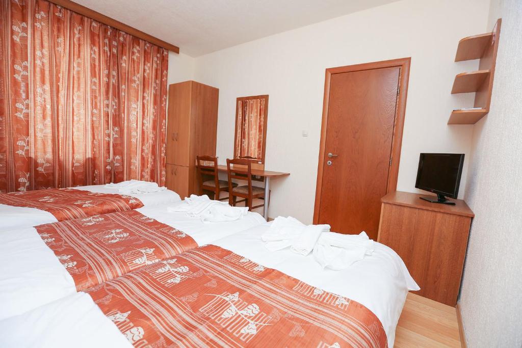 Postel nebo postele na pokoji v ubytování Къща за гости "ВАИС"