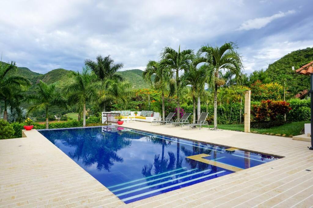 Charming Villa @ Exclusive Private Club in Apulo!, Colombia 