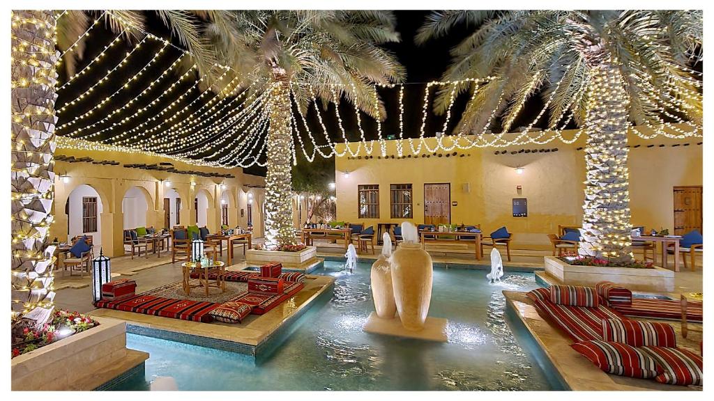 Bazén v ubytování Souq Al Wakra Hotel Qatar By Tivoli nebo v jeho okolí