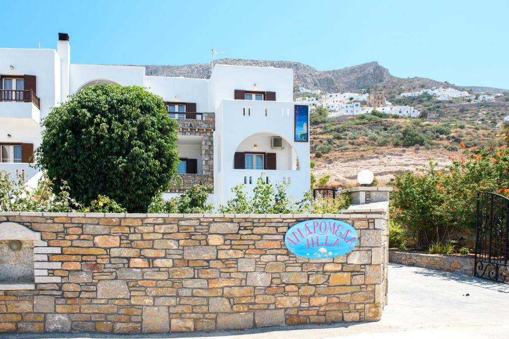 a wall with a sign on it in front of a building at Villa Andromeda in Amorgos