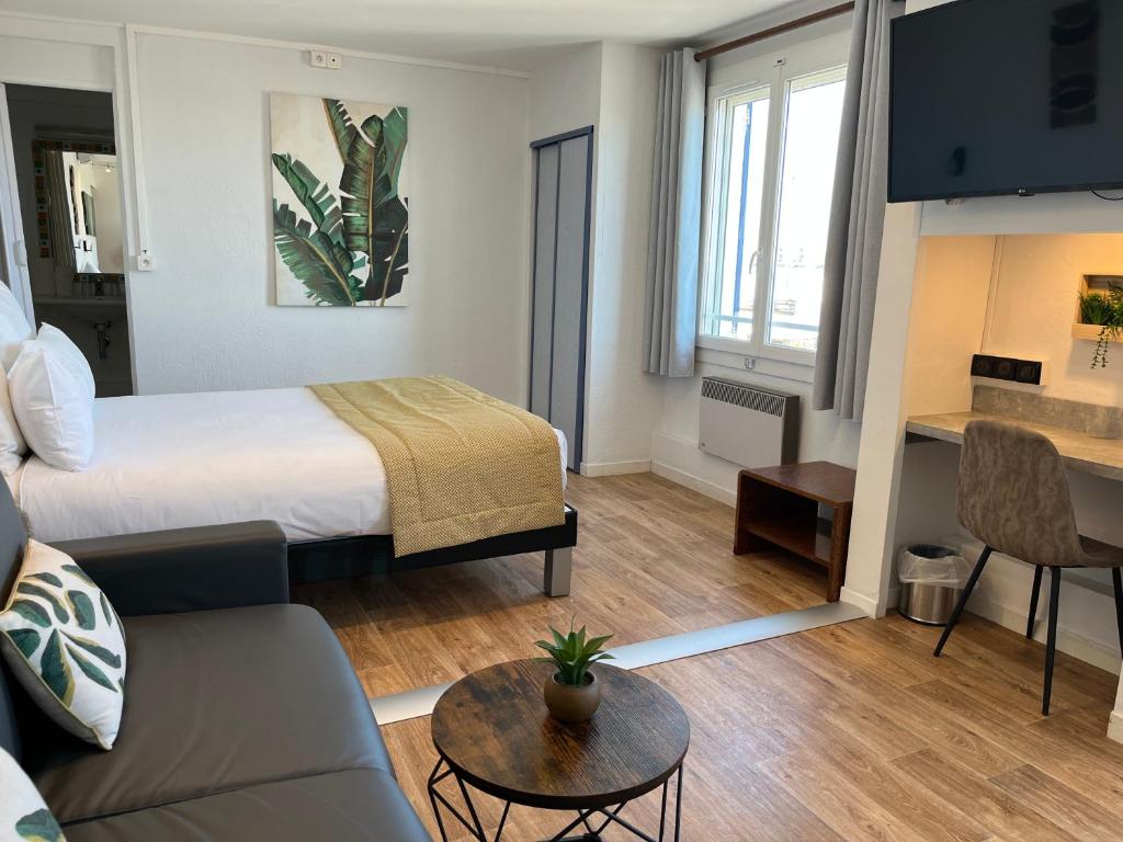 Postel nebo postele na pokoji v ubytování Hôtel Le Mirage