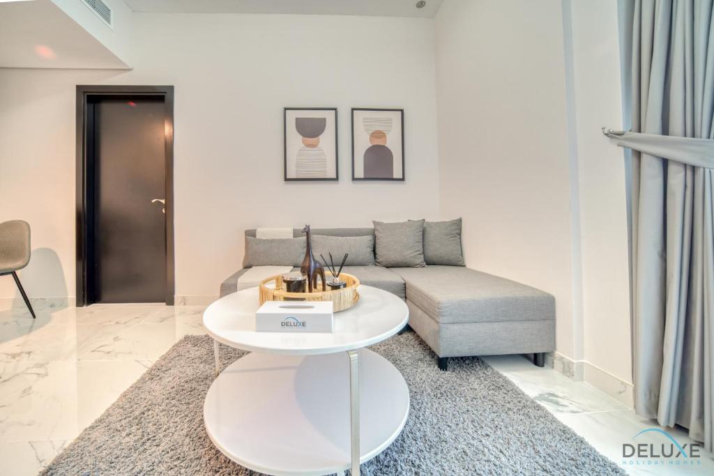 Posezení v ubytování Classic 1BR at MAG 510 Dubai South by Deluxe Holiday Homes