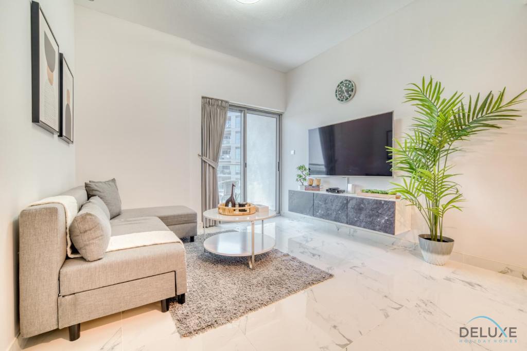 TV a/nebo společenská místnost v ubytování Classic 1BR at MAG 510 Dubai South by Deluxe Holiday Homes