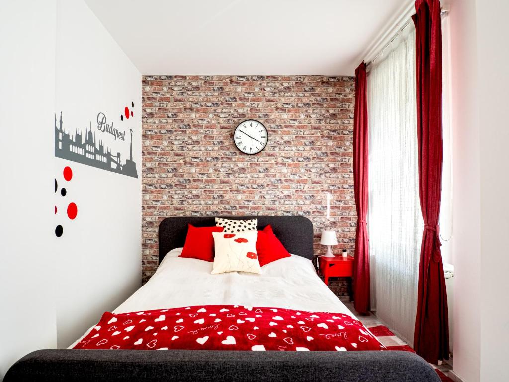 A bed or beds in a room at Colors Apartment