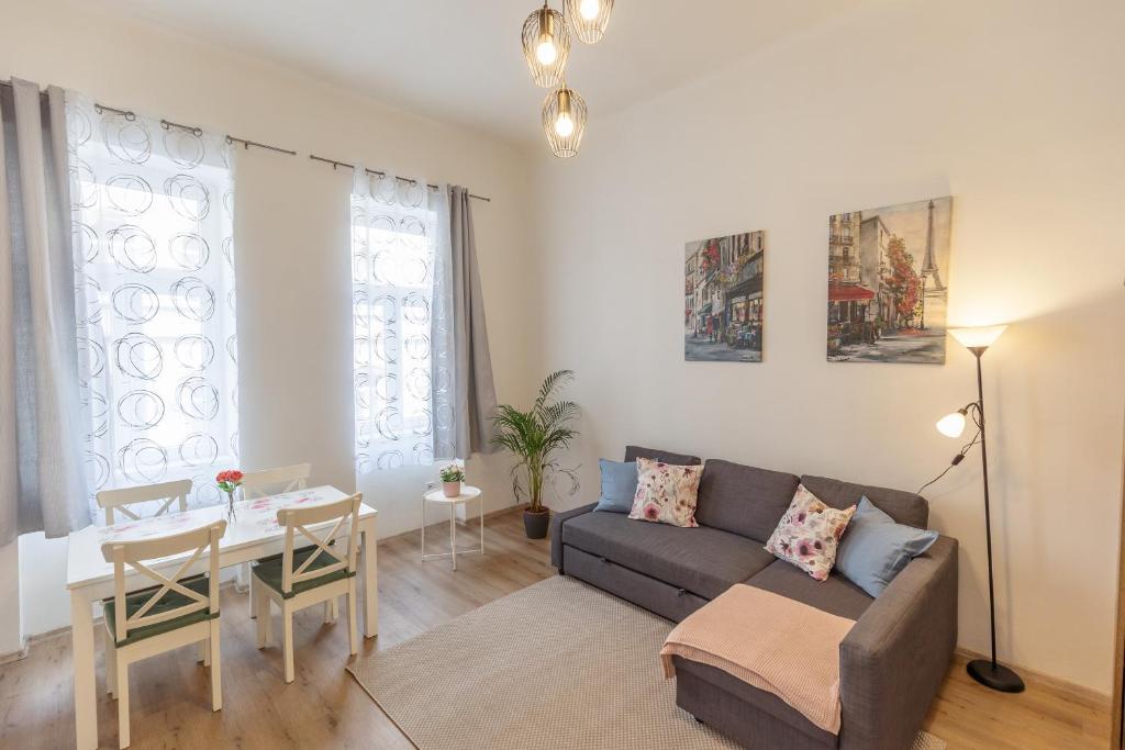 Emily's Lovely Place - Housity