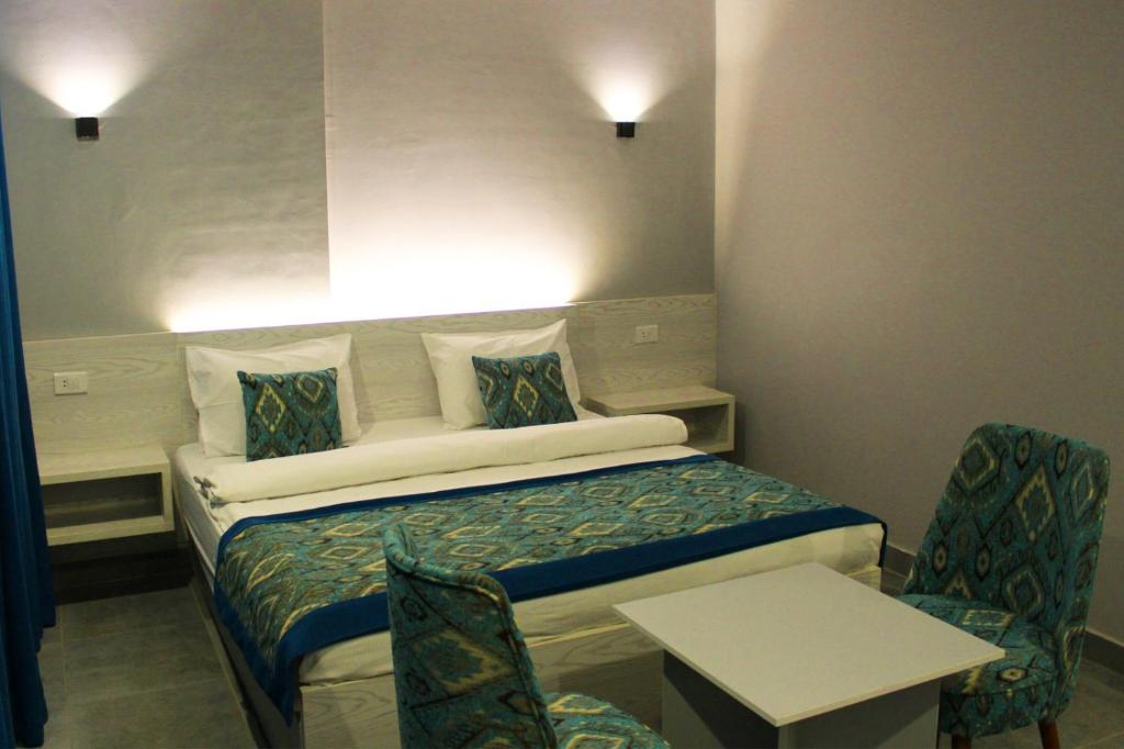 Кровать или кровати в номере Shellghada Blue Beach