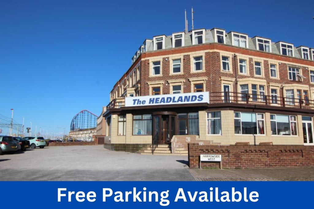 un edificio de ladrillo rojo con un cartel. en The Headlands, en Blackpool