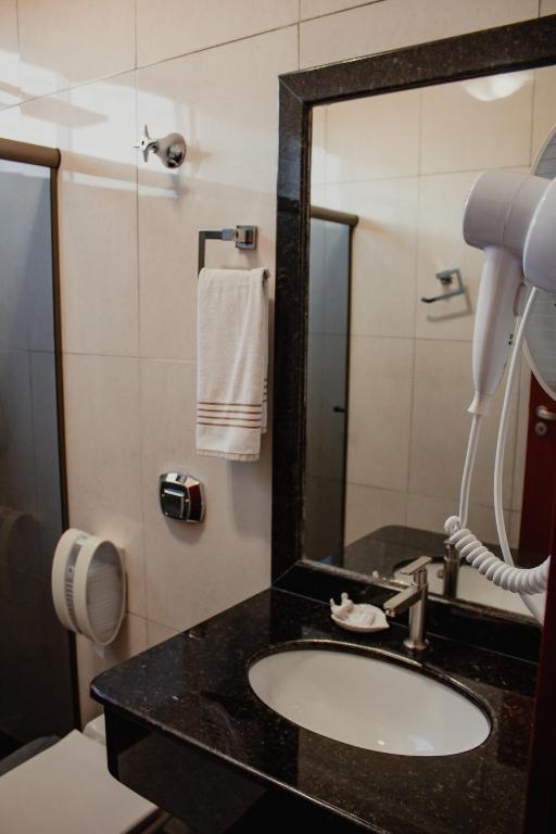 Quarto Triplo com Banheiro Privativo