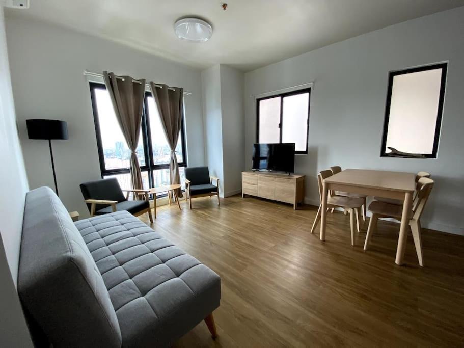 Modern Condo Apt in Flair Tower South, Mandaluyong, Manila (updated prices 2024)