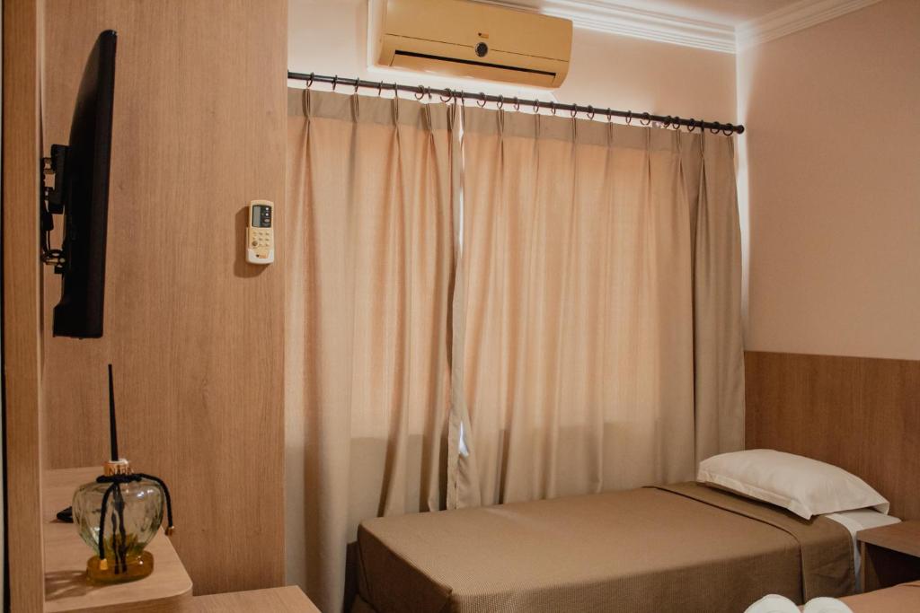 Quarto Triplo com Banheiro Privativo