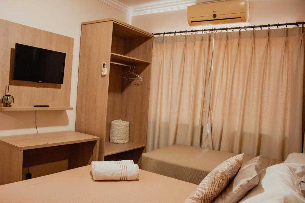 Quarto Triplo com Banheiro Privativo