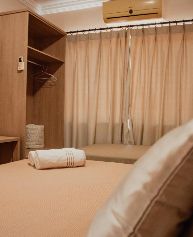 Quarto Triplo com Banheiro Privativo