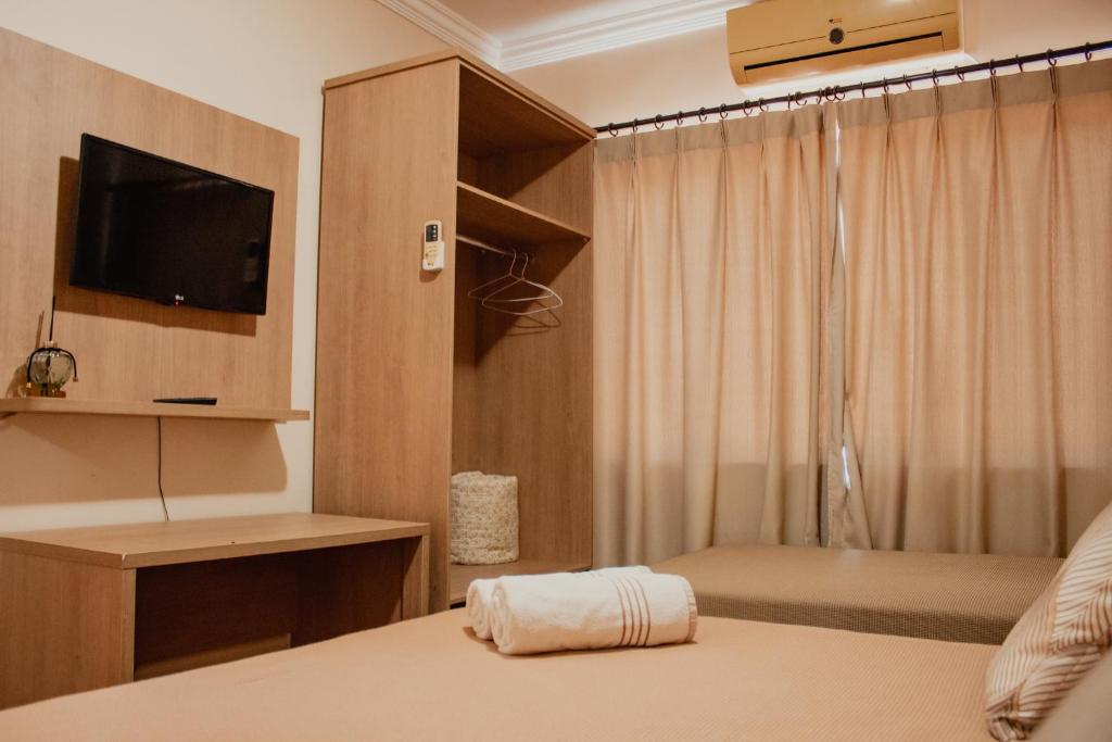 Quarto Triplo com Banheiro Privativo