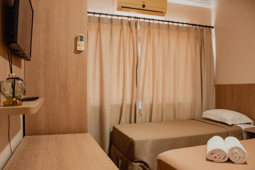 Quarto Triplo com Banheiro Privativo