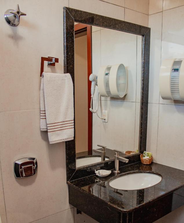 Quarto Triplo com Banheiro Privativo