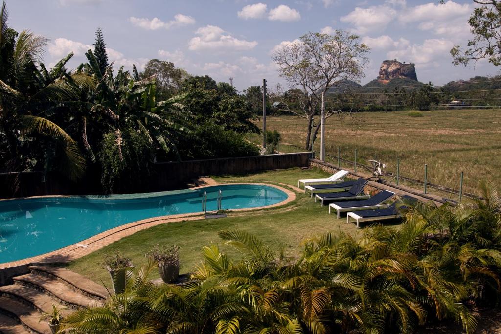 Bazén v ubytování Royal Rock Sigiriya nebo v jeho okolí