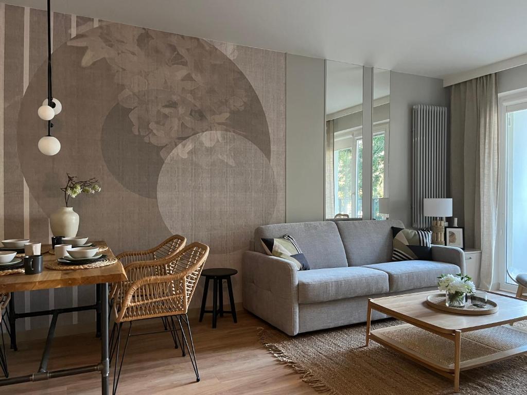 a living room with a couch and a table at NATURA - luksusowy apartament ze Spa Dziwnów in Dziwnów
