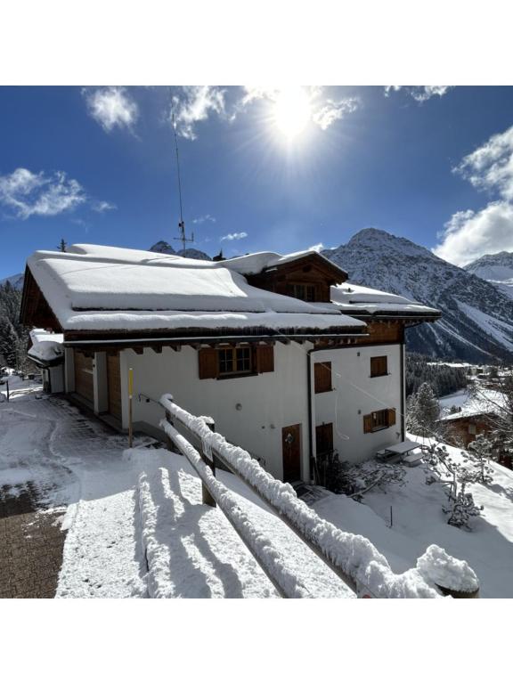 Nespecifikovaný výhled na hory nebo výhled na hory při pohledu z apartmánu