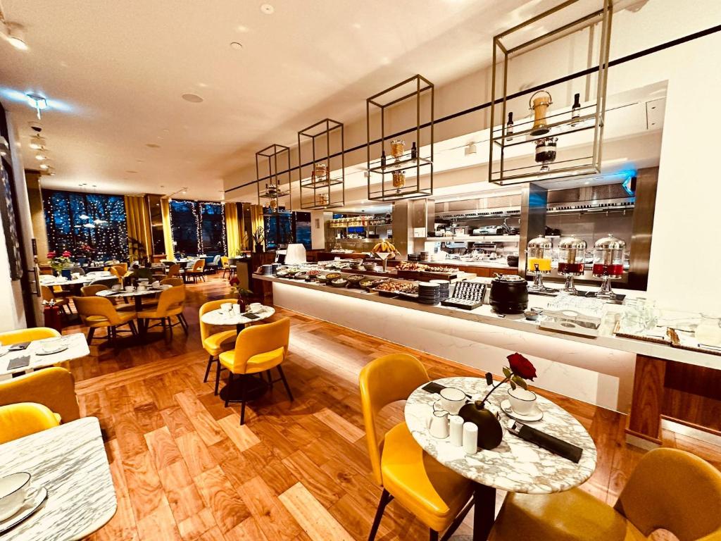 Tower Suites by Blue Orchid - Resim 31