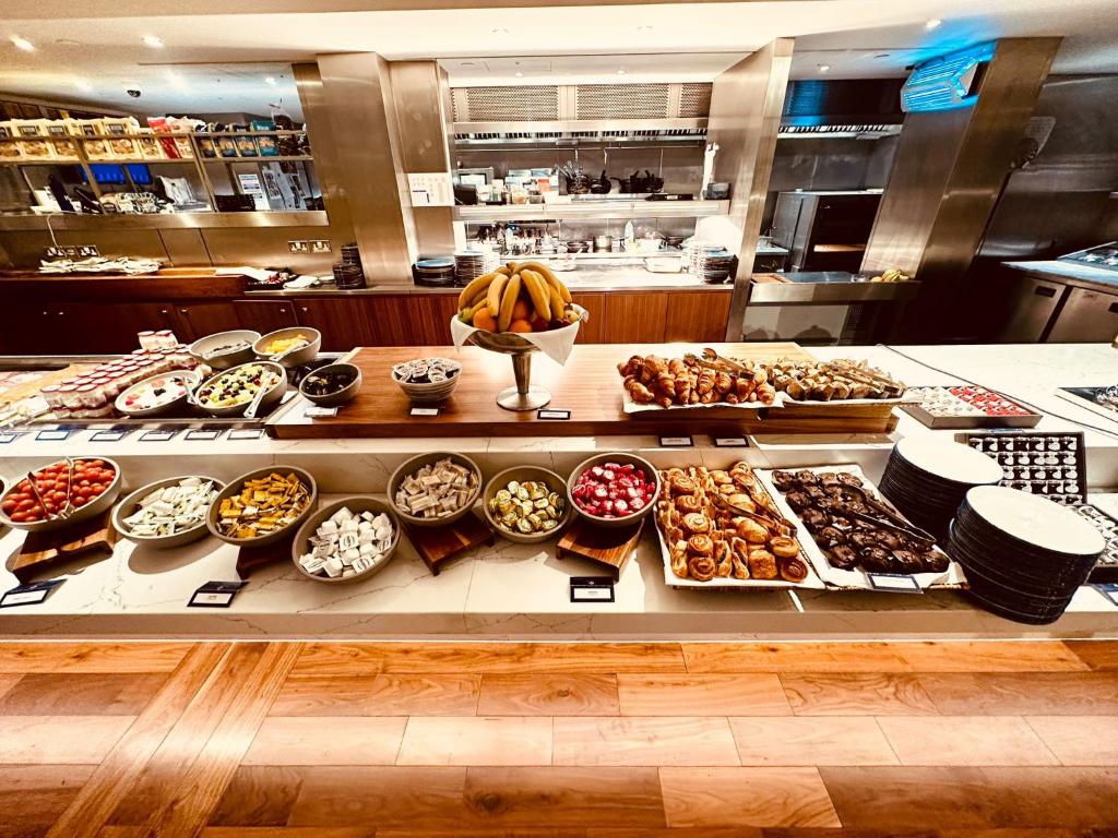 Tower Suites by Blue Orchid - Resim 30