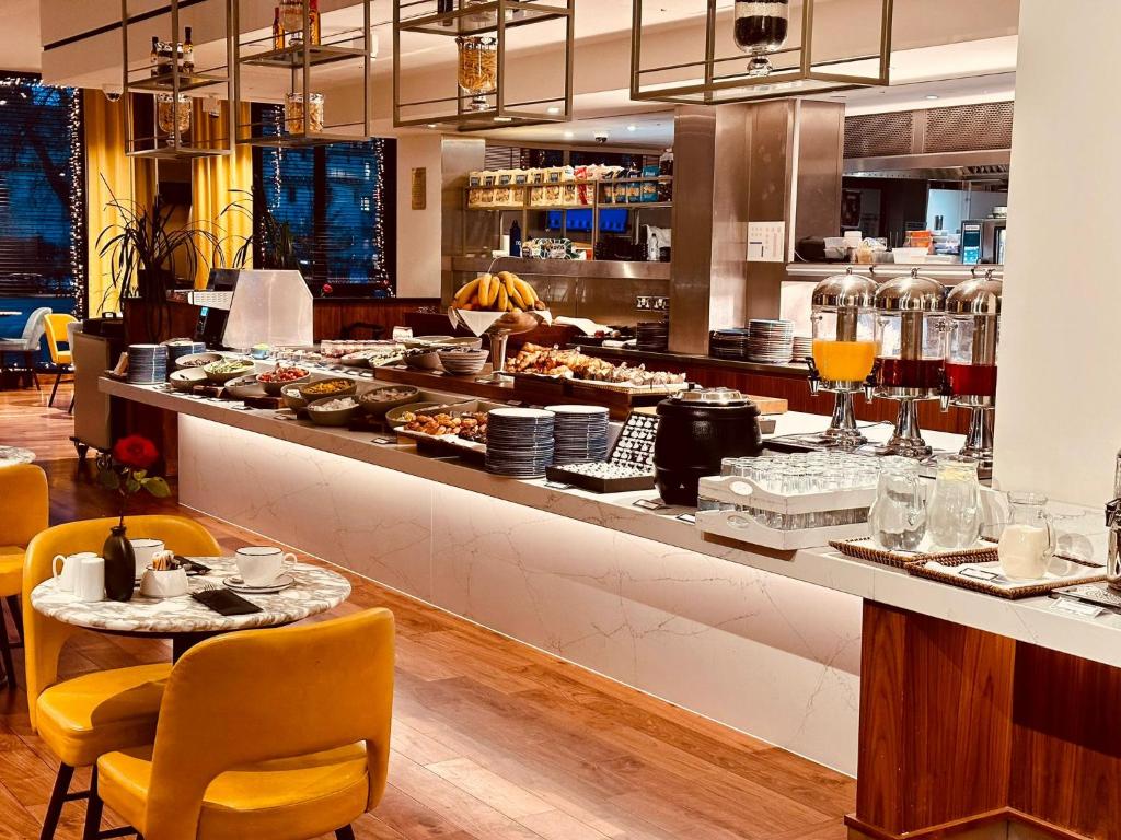 Tower Suites by Blue Orchid - Resim 29