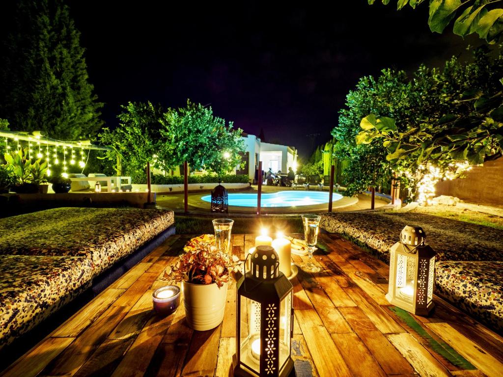 Bazén v ubytování Cubo's Casa Lucia Private Pool nebo v jeho okolí